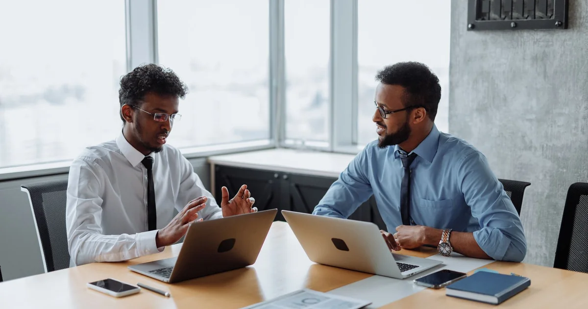 Claude AI vs Specialized Assistants: Choosing the Right Tool for Your Workflow