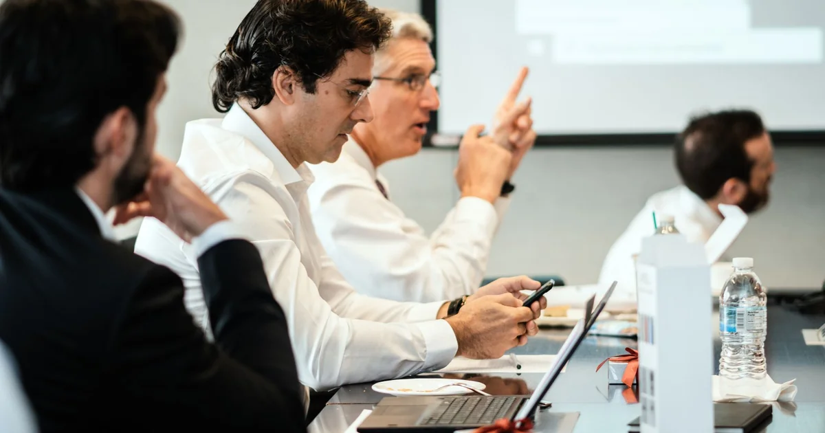 Debating AI Doom Warnings and Industry IPO Risks